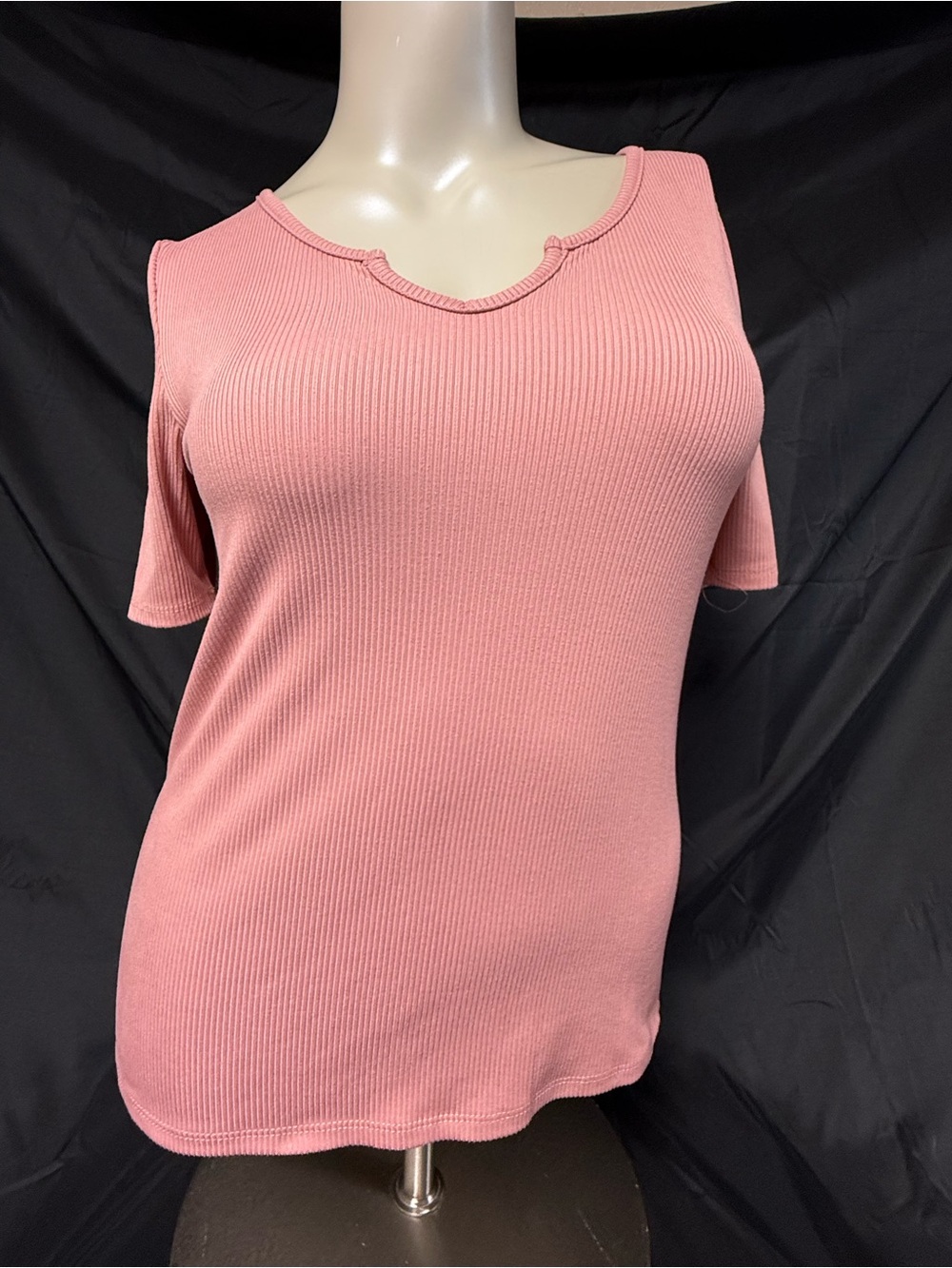 Ribbed Short-Sleeve Scoop Neck Top in Dusty Pink